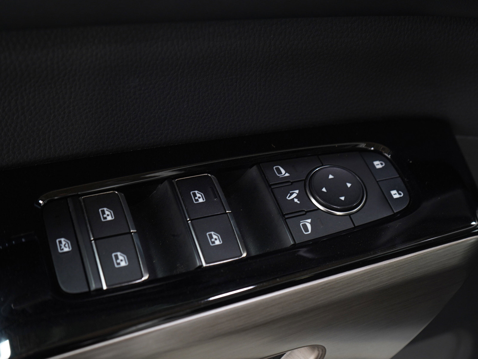 Used 2024 Nissan Pathfinder Platinum image 27