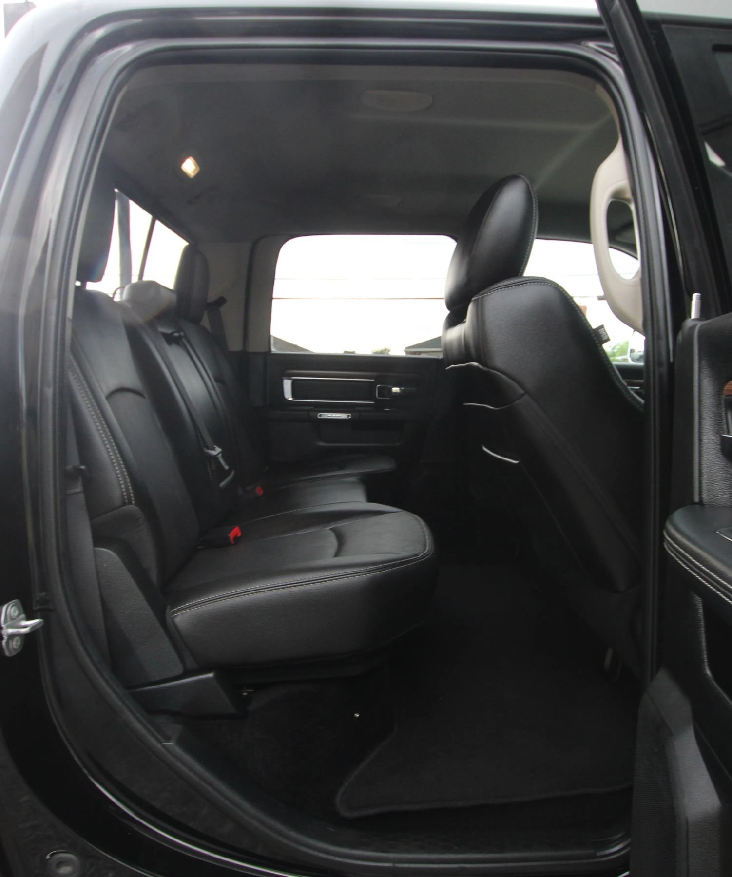 Used 2015 RAM 2500 Laramie AWD/4WD image 12
