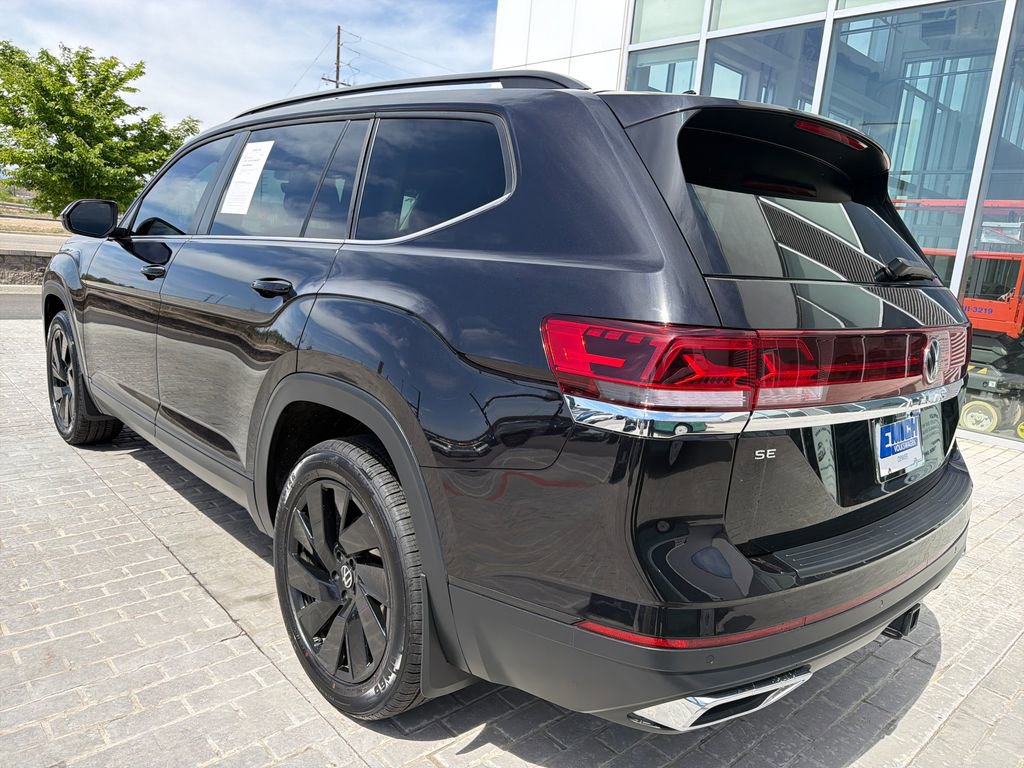 Certified 2024 Volkswagen Atlas SE w/ Black Wheel Package AWD/4WD image 5