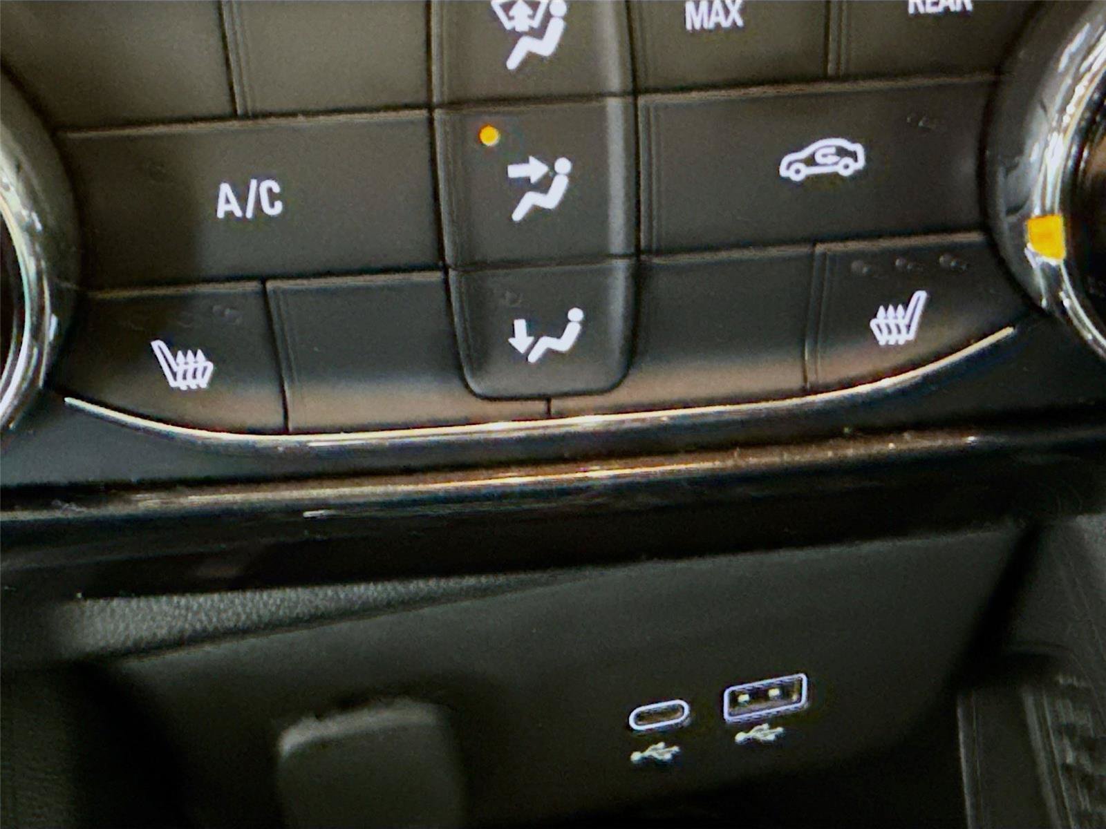 Used 2025 Chevrolet TrailBlazer LT w/ LT Cold Weather Package AWD/4WD image 13