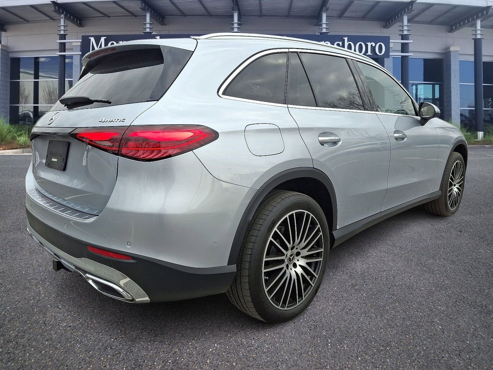 Used 2023 Mercedes-Benz GLC 300 4MATIC image 4