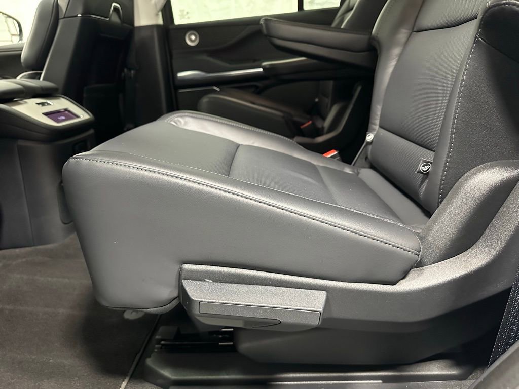 Used 2025 Lincoln Navigator Reserve image 44