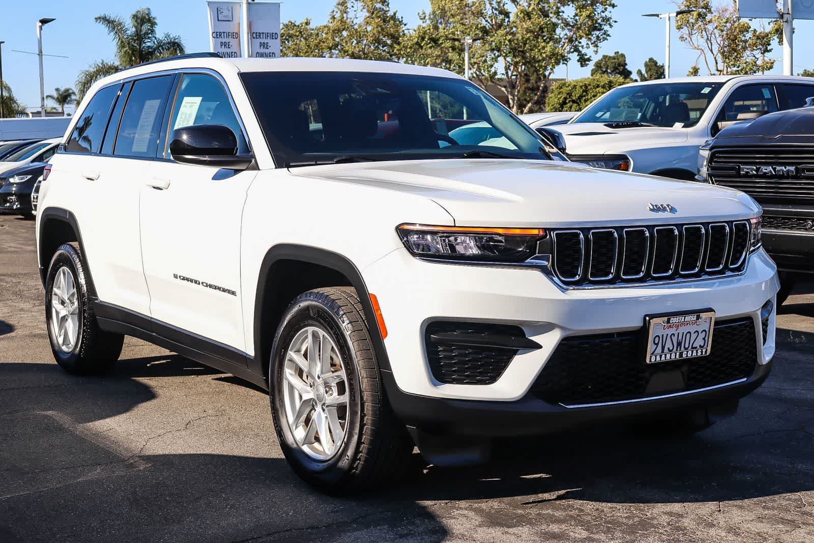 Used 2025 Jeep Grand Cherokee Laredo X RWD image 3