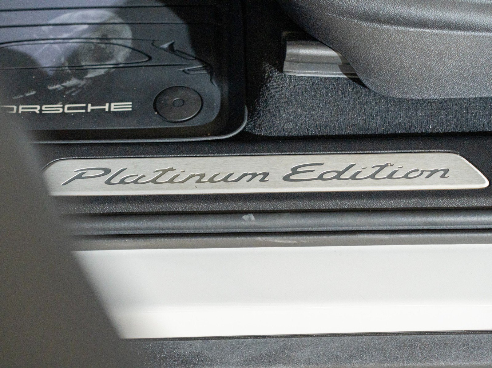 Certified 2023 Porsche Cayenne Platinum Edition AWD/4WD image 12
