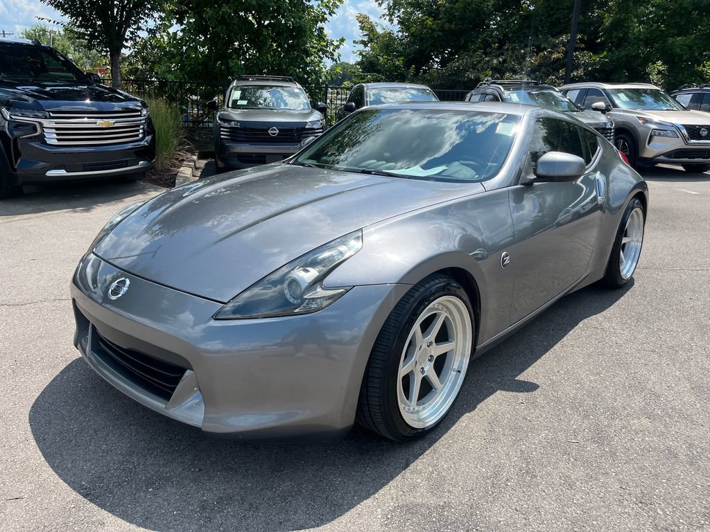 Used 2011 Nissan 370Z Coupe w/ Sport Pkg RWD video 3