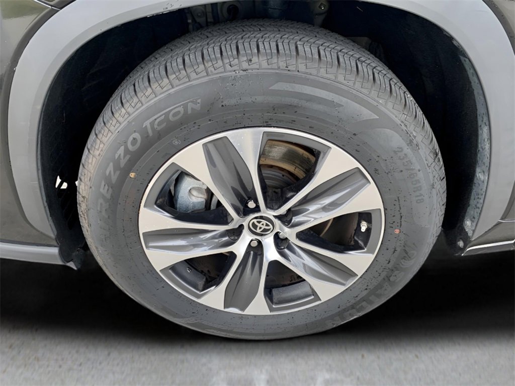 Used 2024 Toyota Highlander XLE image 10