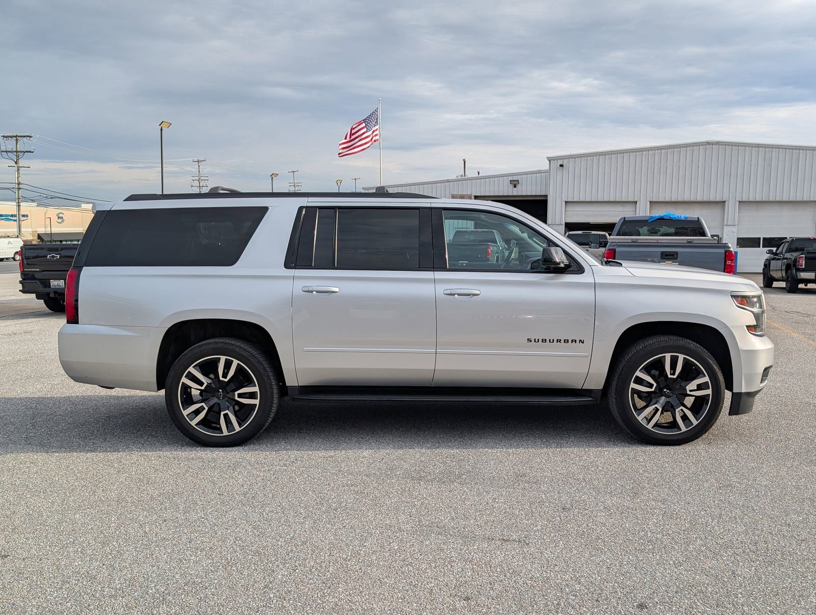 Used 2019 Chevrolet Suburban Premier image 2