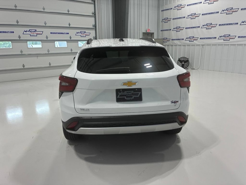 Used 2025 Chevrolet Trax LT FWD image 5