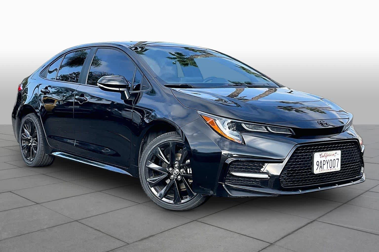 Used 2022 Toyota Corolla SE FWD image 2