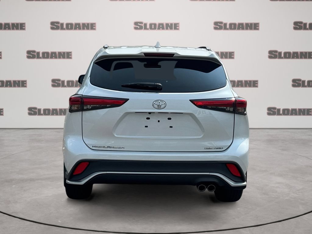Used 2022 Toyota Highlander XSE AWD/4WD image 4