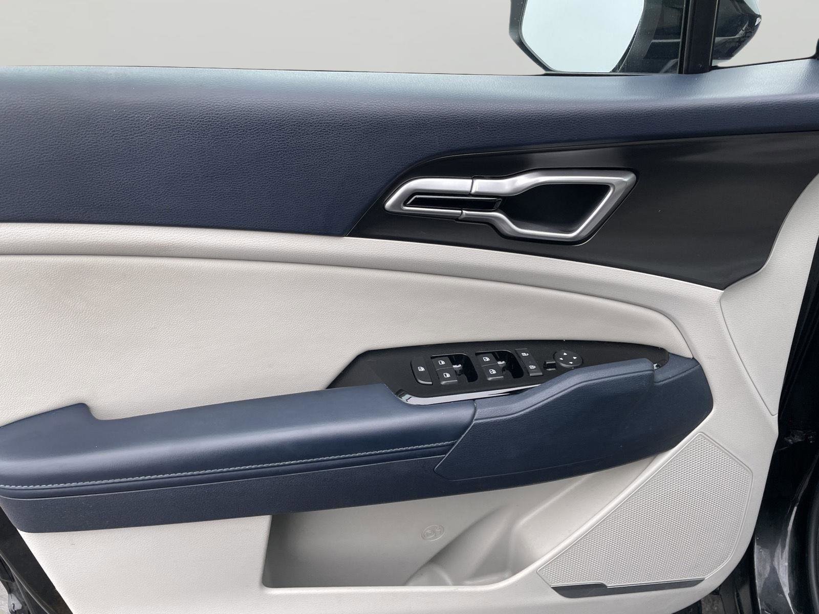 Used 2023 Kia Sportage EX image 22