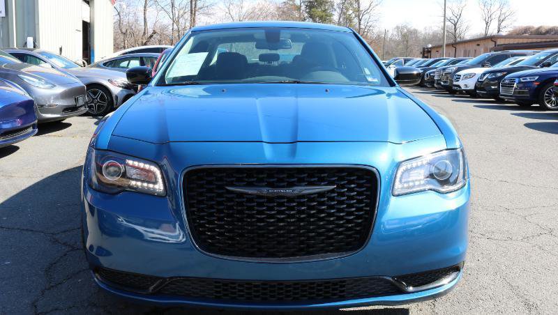 Used 2022 Chrysler 300 Touring w/ Sport Appearance Package image 2
