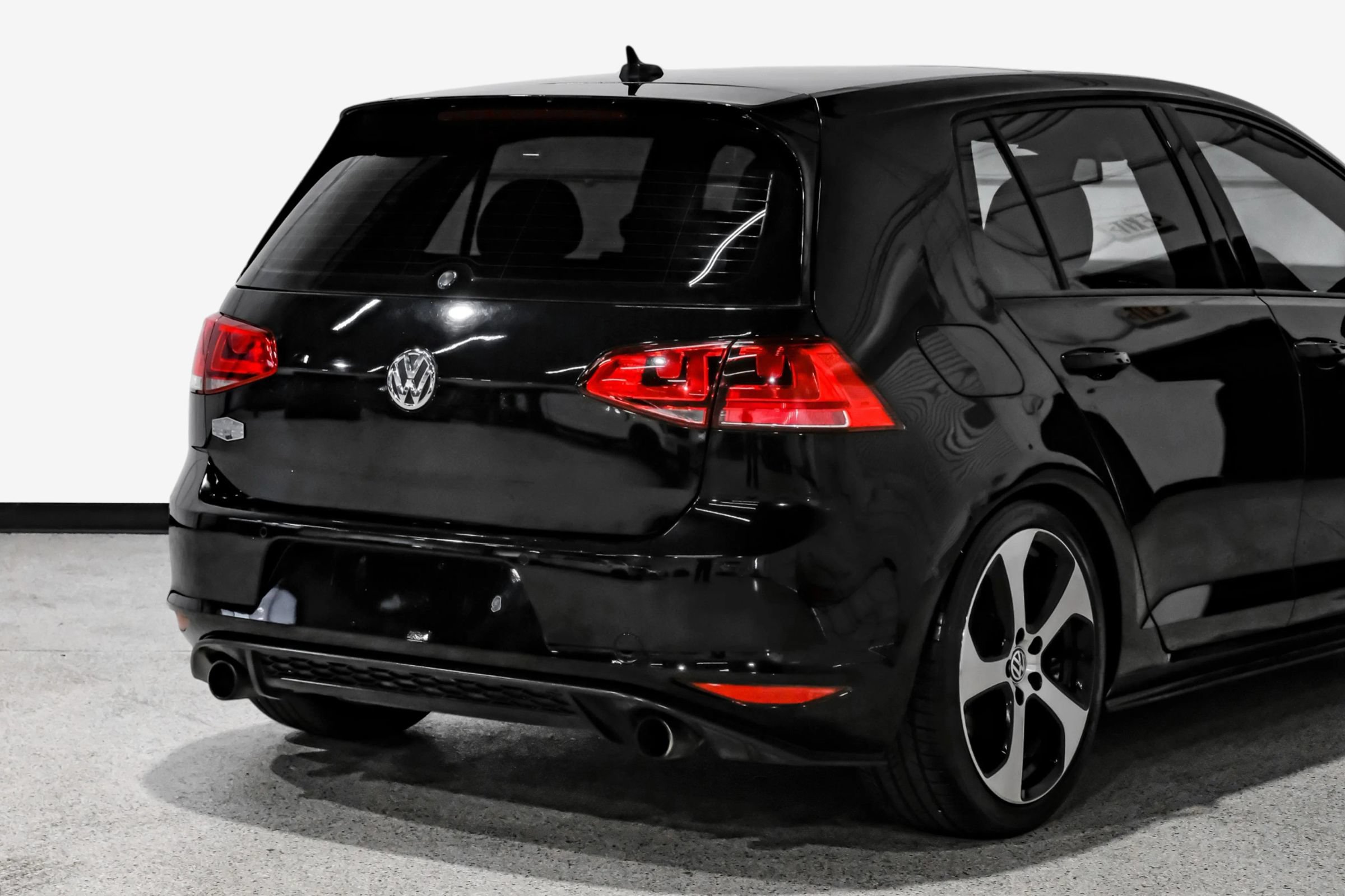 Used 2016 Volkswagen GTI SE FWD image 14