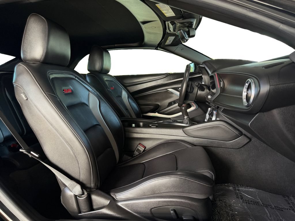 Used 2020 Chevrolet Camaro SS RWD image 17