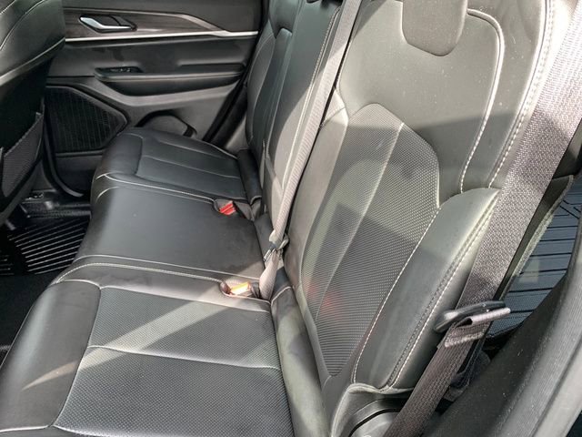 Used 2023 Jeep Grand Cherokee Limited w/ Luxury Tech Group II image 16