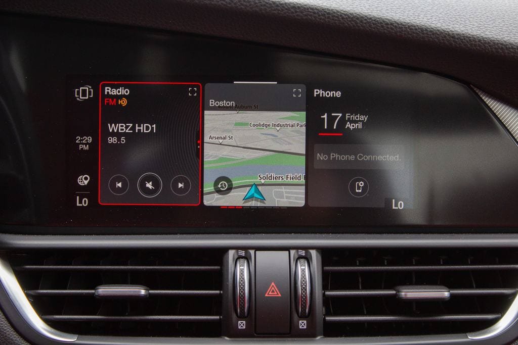New 2025 Alfa Romeo Giulia AWD w/ Veloce Package AWD image 16
