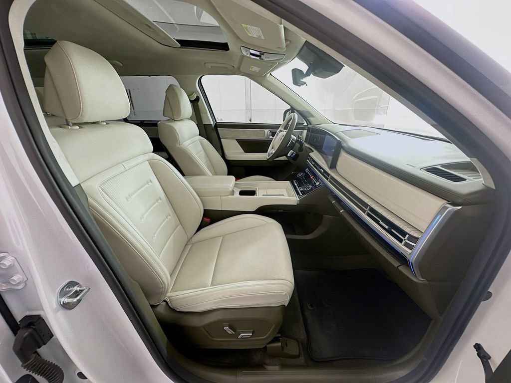 Certified 2025 Hyundai Santa Fe Calligraphy image 29