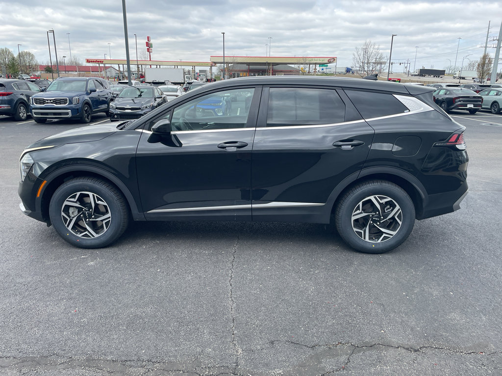 Used 2024 Kia Sportage LX image 3