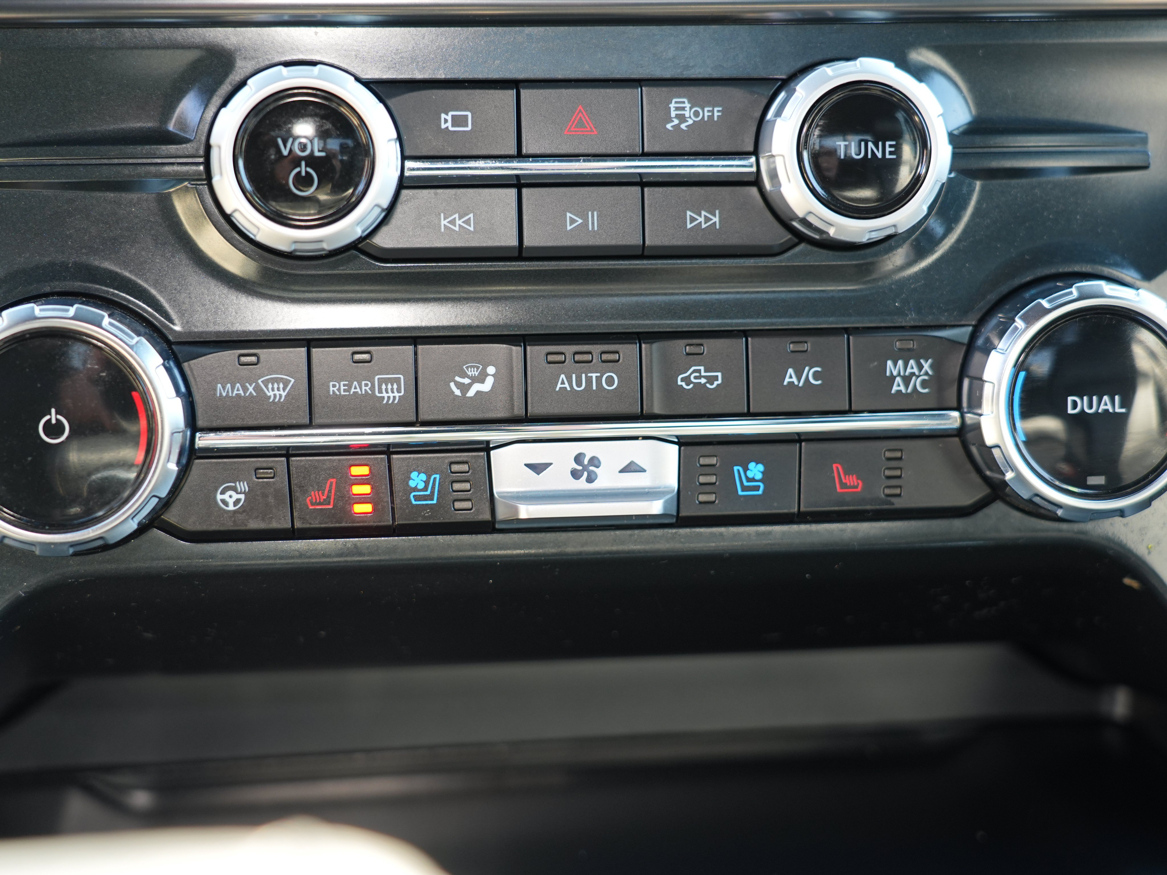 Used 2025 Ford F150 Lariat w/ Equipment Group 501A Mid AWD/4WD image 32