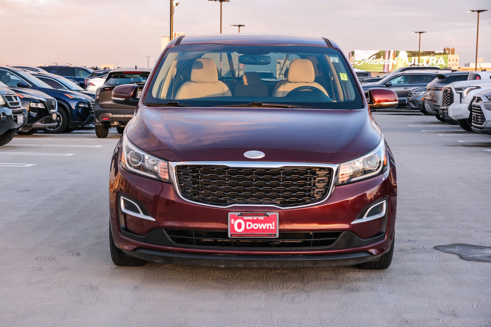 Used 2019 Kia Sedona LX FWD image 2