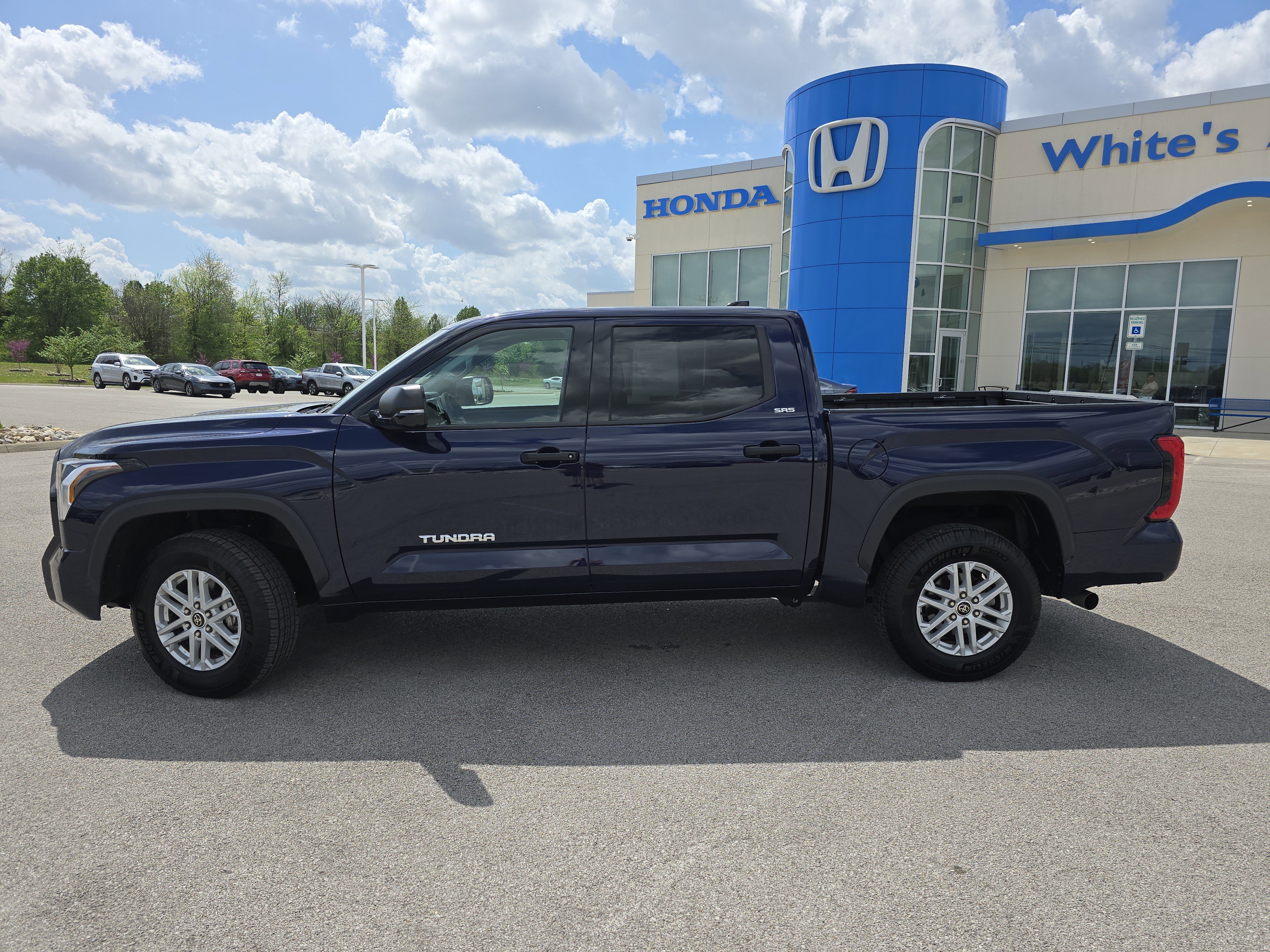 Used 2022 Toyota Tundra SR5 w/ SR5 Convenience Package image 18