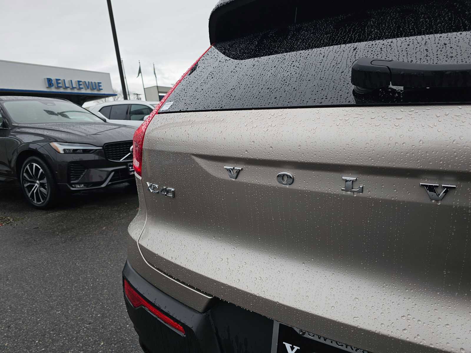 Certified 2023 Volvo XC40 Recharge Plus image 13