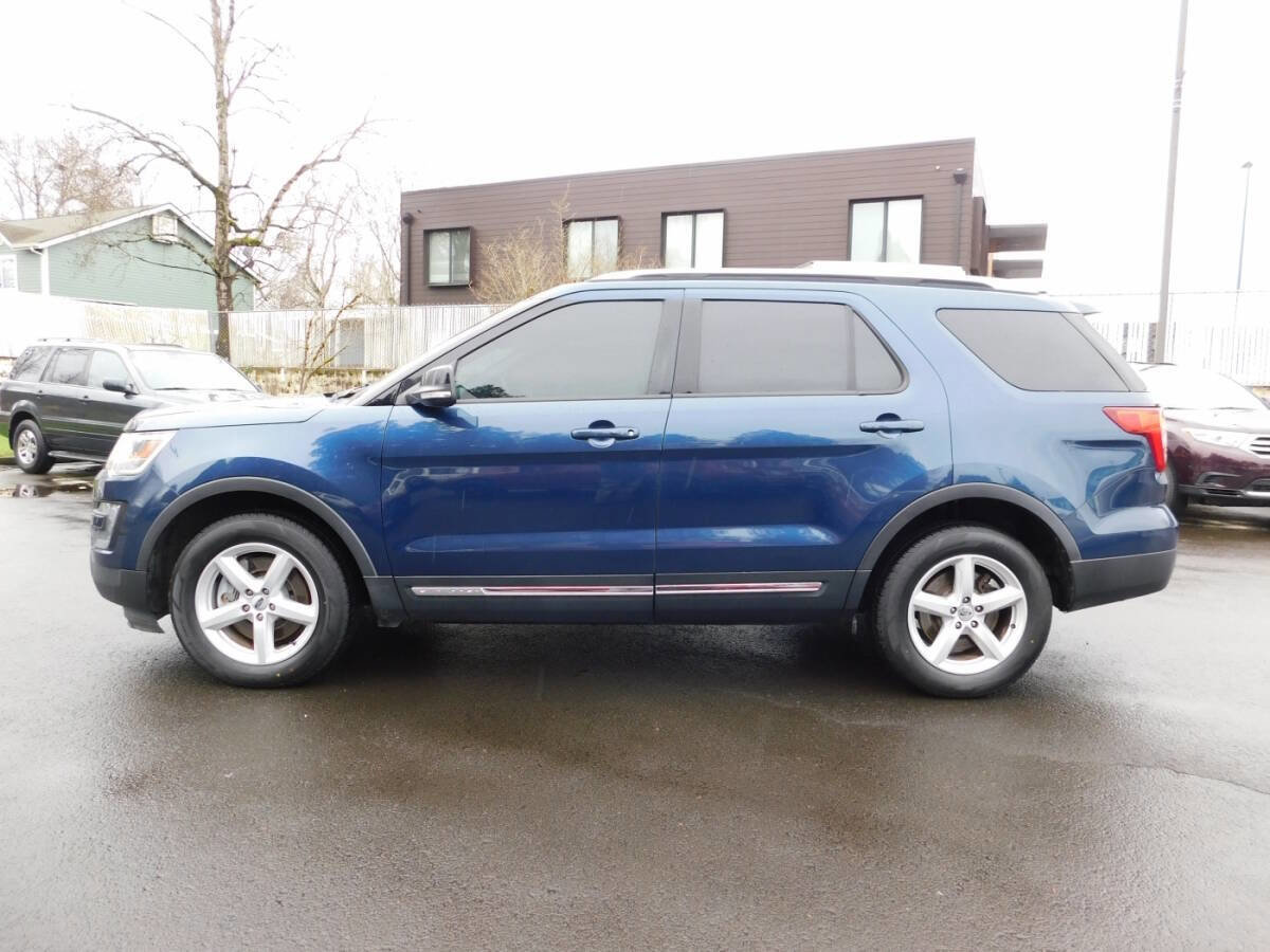 Used 2016 Ford Explorer XLT w/ Equipment Group 202A AWD/4WD image 25