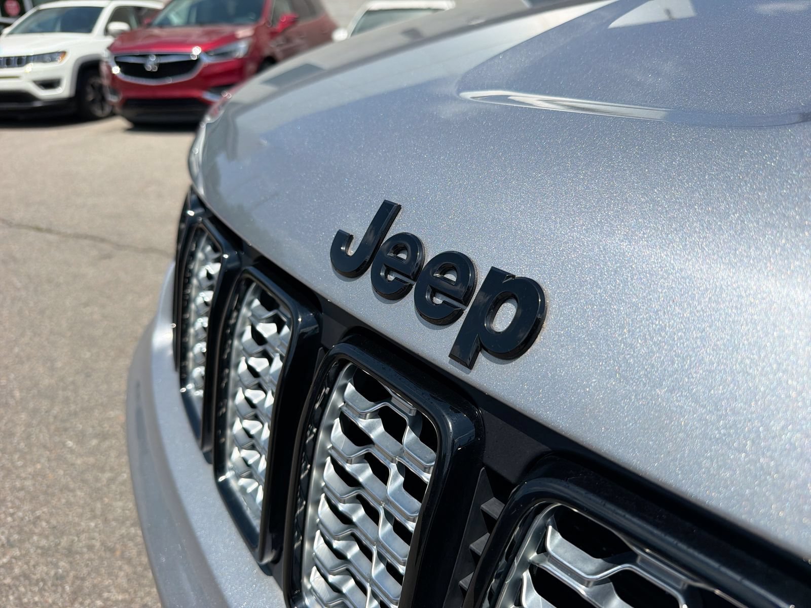 Used 2019 Jeep Grand Cherokee Altitude AWD/4WD image 13
