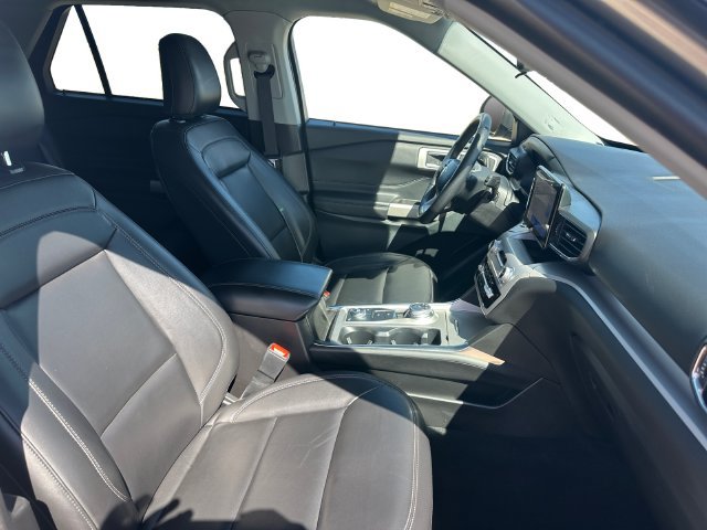 Used 2023 Ford Explorer XLT w/ Equipment Group 202A AWD/4WD image 15