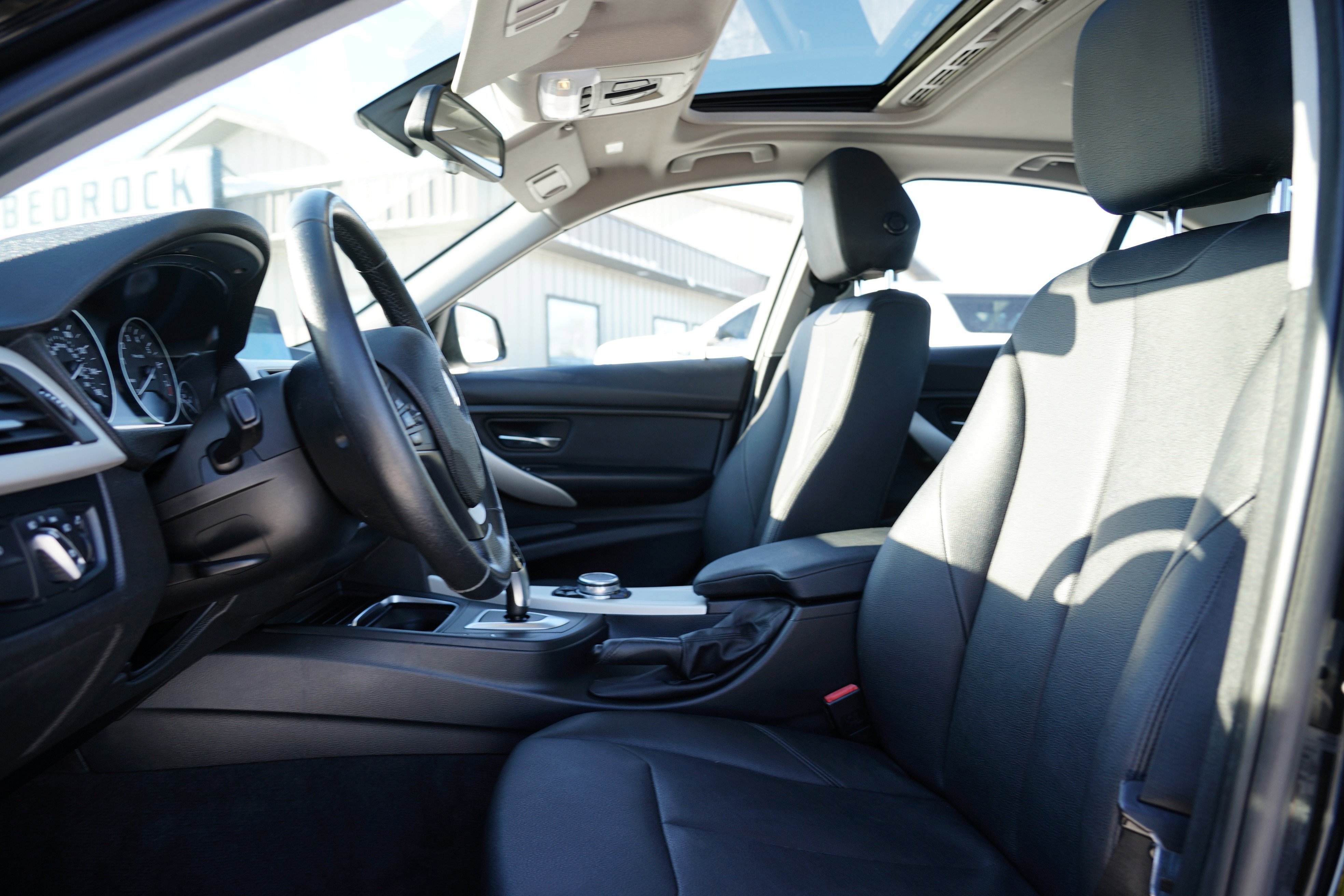 Used 2016 BMW 320i xDrive Sedan image 12