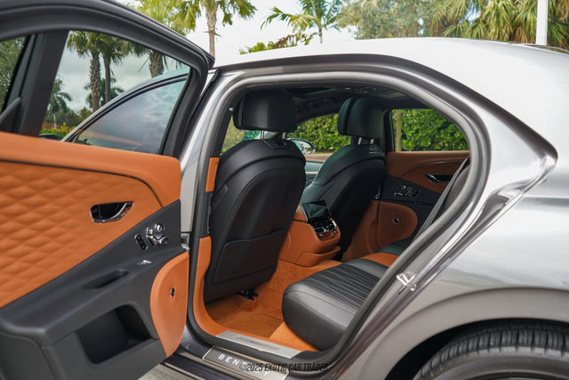 Used 2022 Bentley Flying Spur Plug-In Hybrid image 48