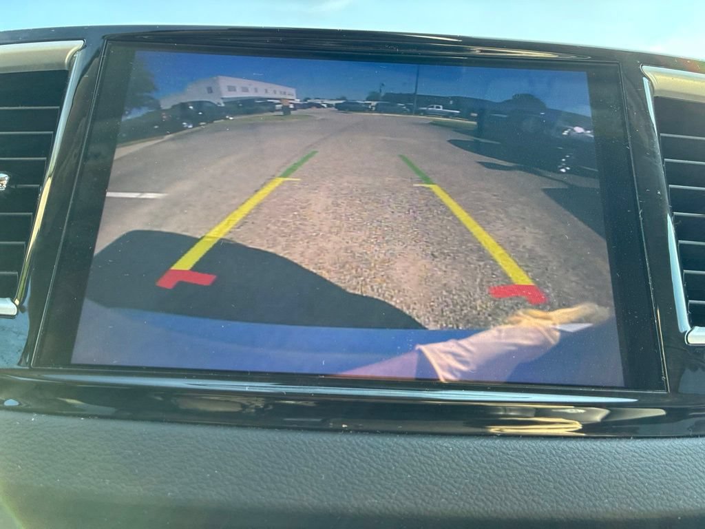 Used 2024 Chrysler Pacifica Touring-L FWD image 21
