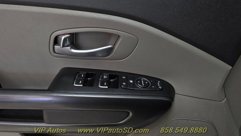 Used 2017 Kia Sedona LX w/ LX Essentials Premium Package FWD image 25