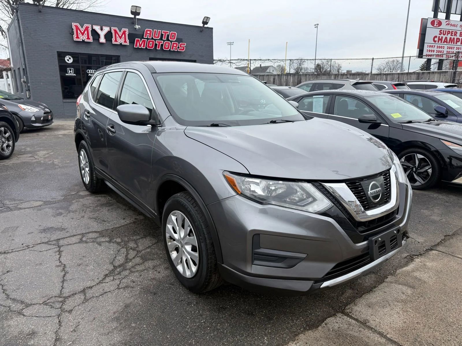 Used 2017 Nissan Rogue S image 1