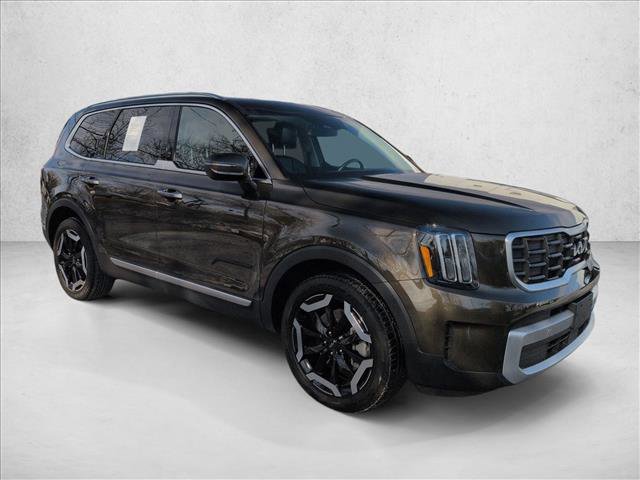 Used 2025 Kia Telluride S image 3