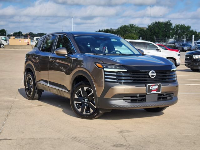 Used 2025 Nissan Kicks SV AWD/4WD image 2