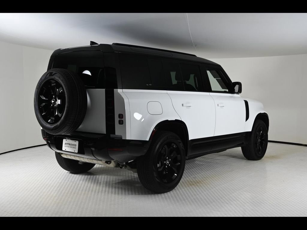 Used 2025 Land Rover Defender 110 X-Dynamic SE image 5