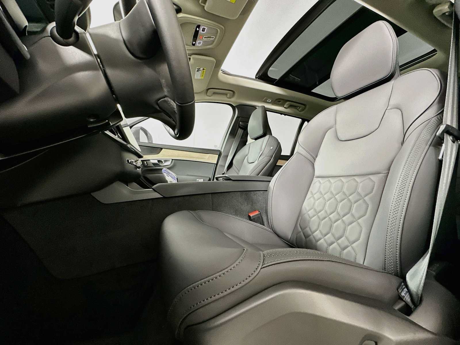 New 2027 Volvo XC90 B6 Plus AWD/4WD image 18