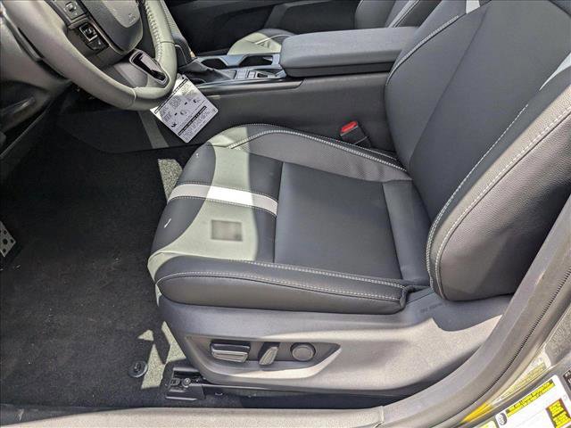 New 2025 Toyota Camry SE image 4
