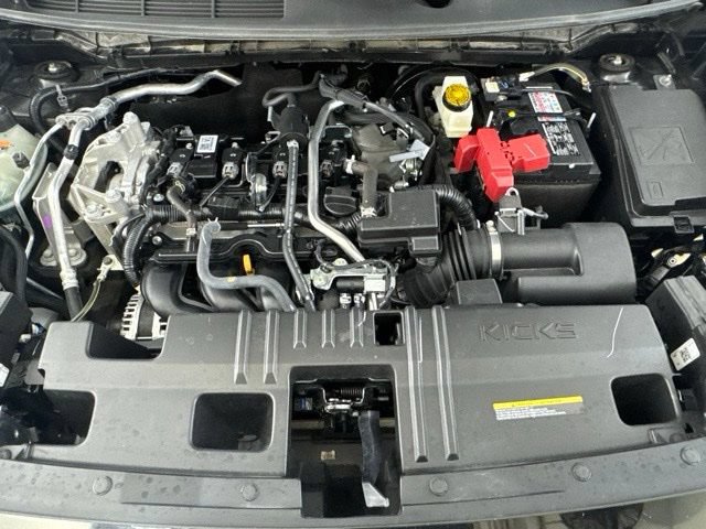 Used 2025 Nissan Kicks SR FWD image 21