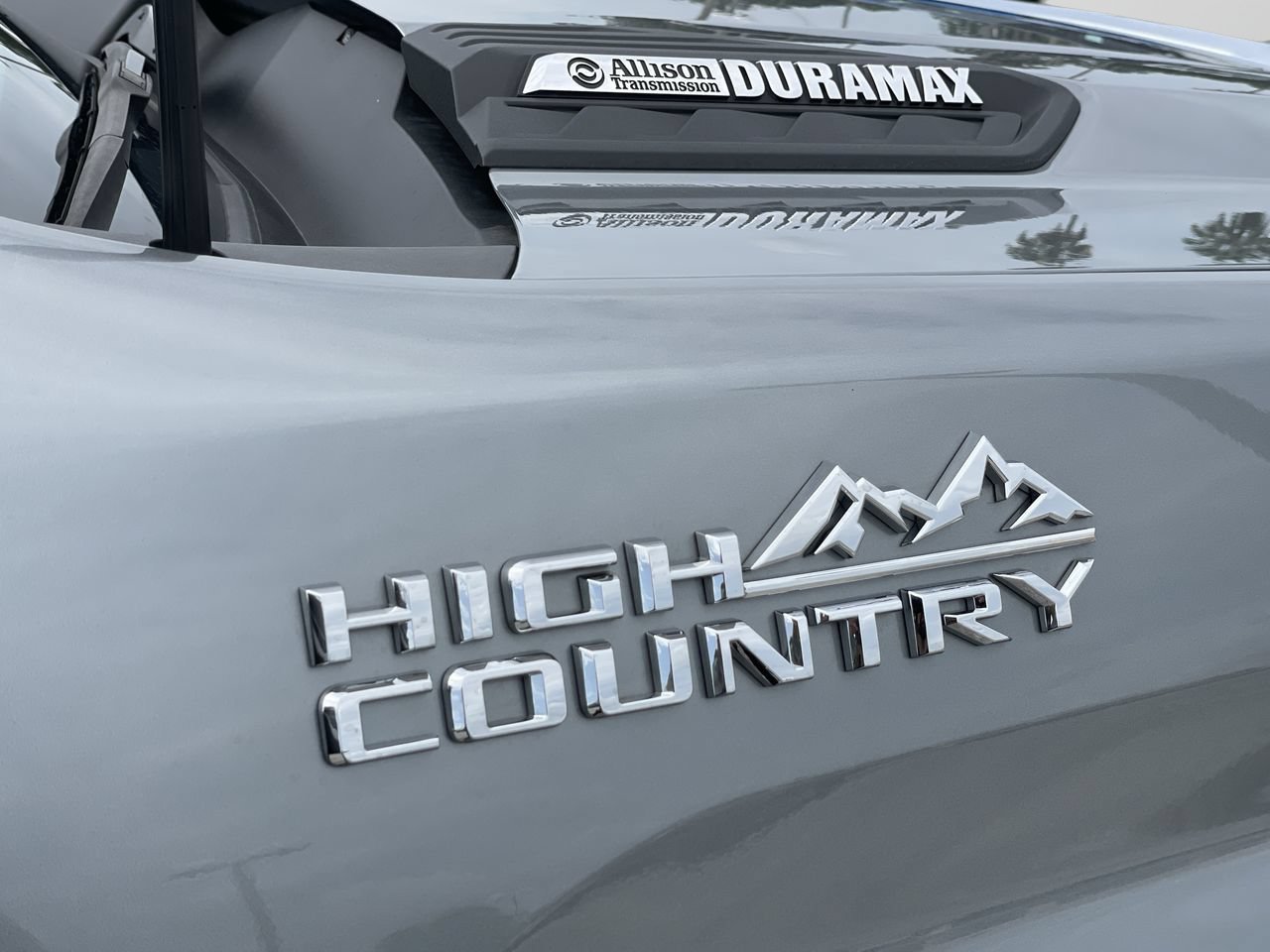 Used 2024 Chevrolet Silverado 2500 High Country w/ High Country Premium Package AWD/4WD image 9