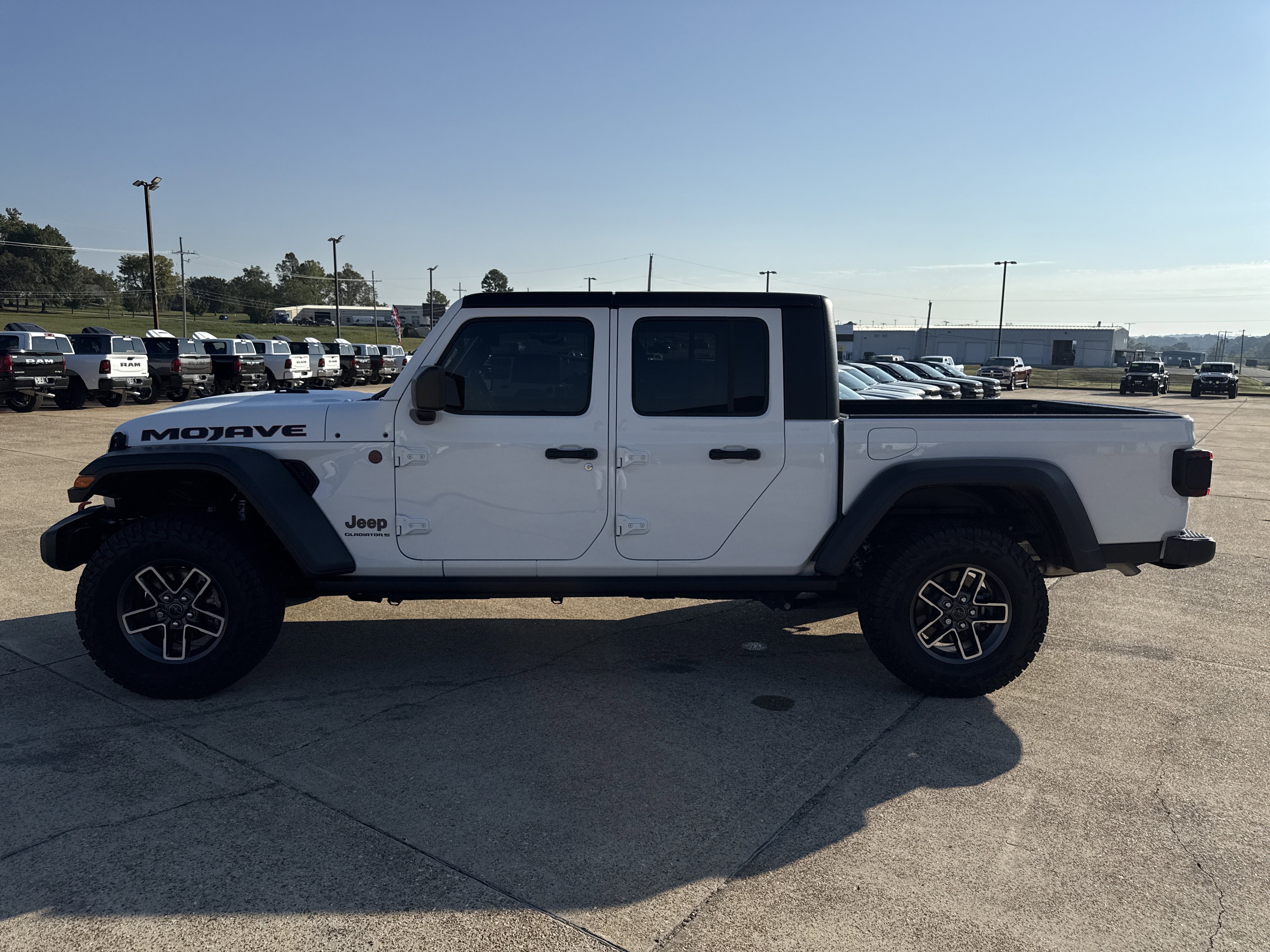 Used 2024 Jeep Gladiator Mojave w/ Safety Group image 4