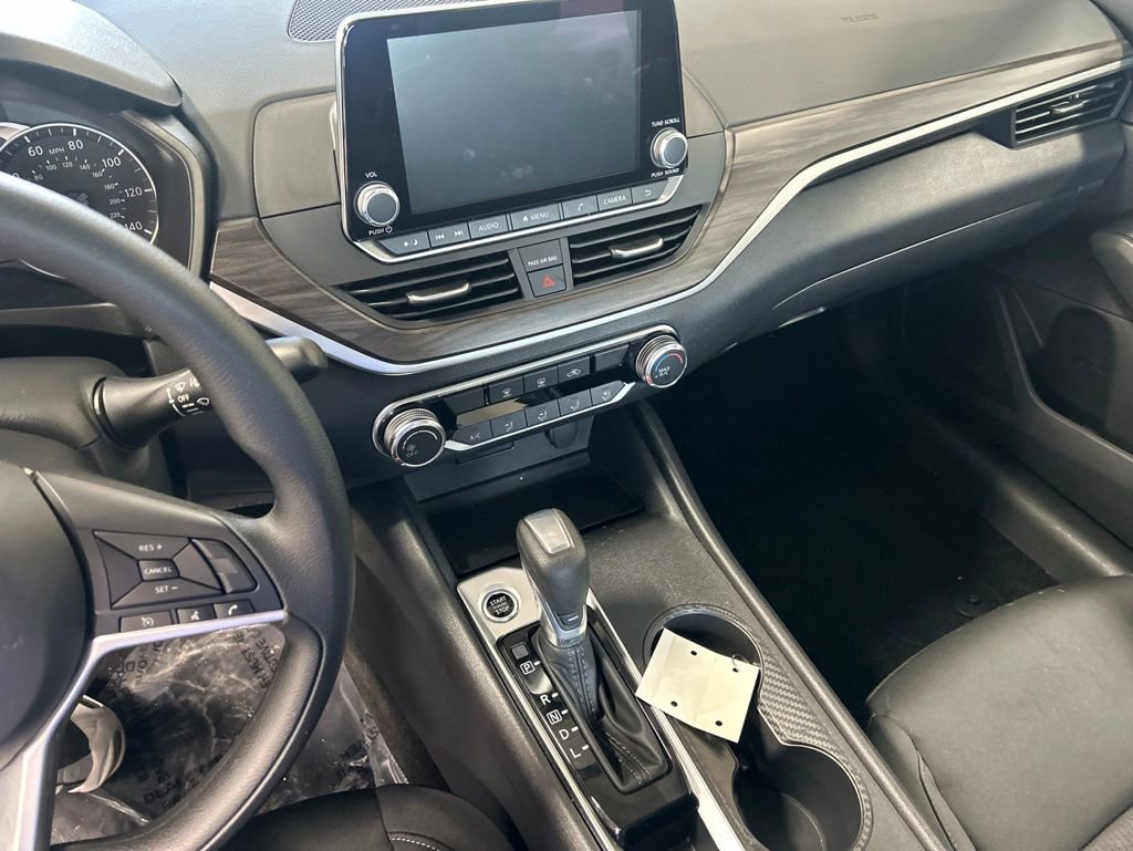 Used 2025 Nissan Altima 2.5 SV FWD image 4