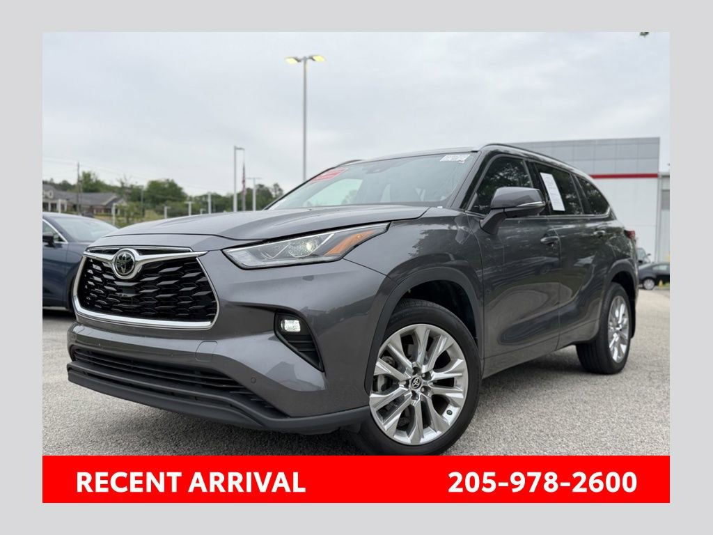 Used 2023 Toyota Highlander Limited AWD/4WD image 1