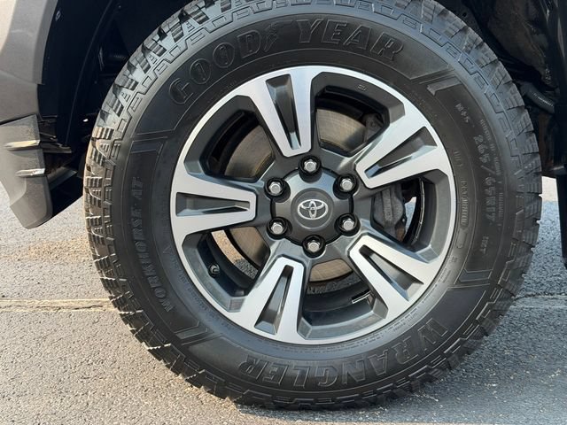 Used 2016 Toyota Tacoma TRD Sport AWD/4WD image 11