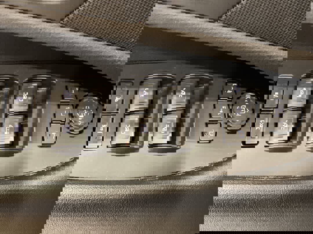 Used 2018 Cadillac Escalade Luxury image 15