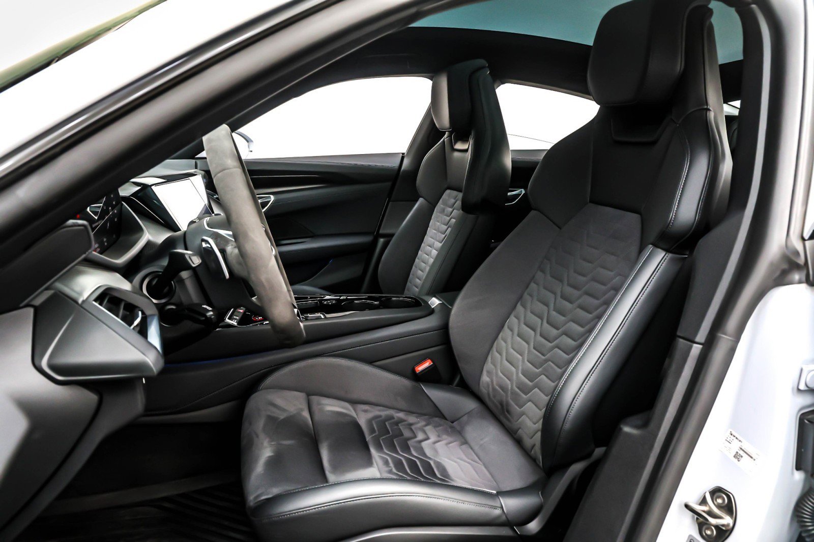 Used 2024 Audi e-tron GT Premium Plus image 17