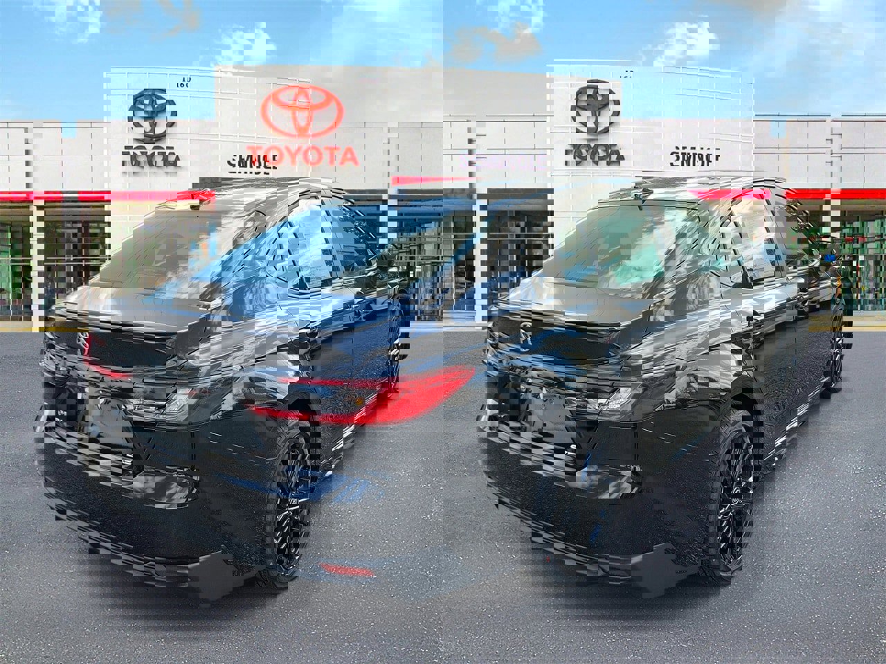 Used 2026 Toyota Camry SE image 3