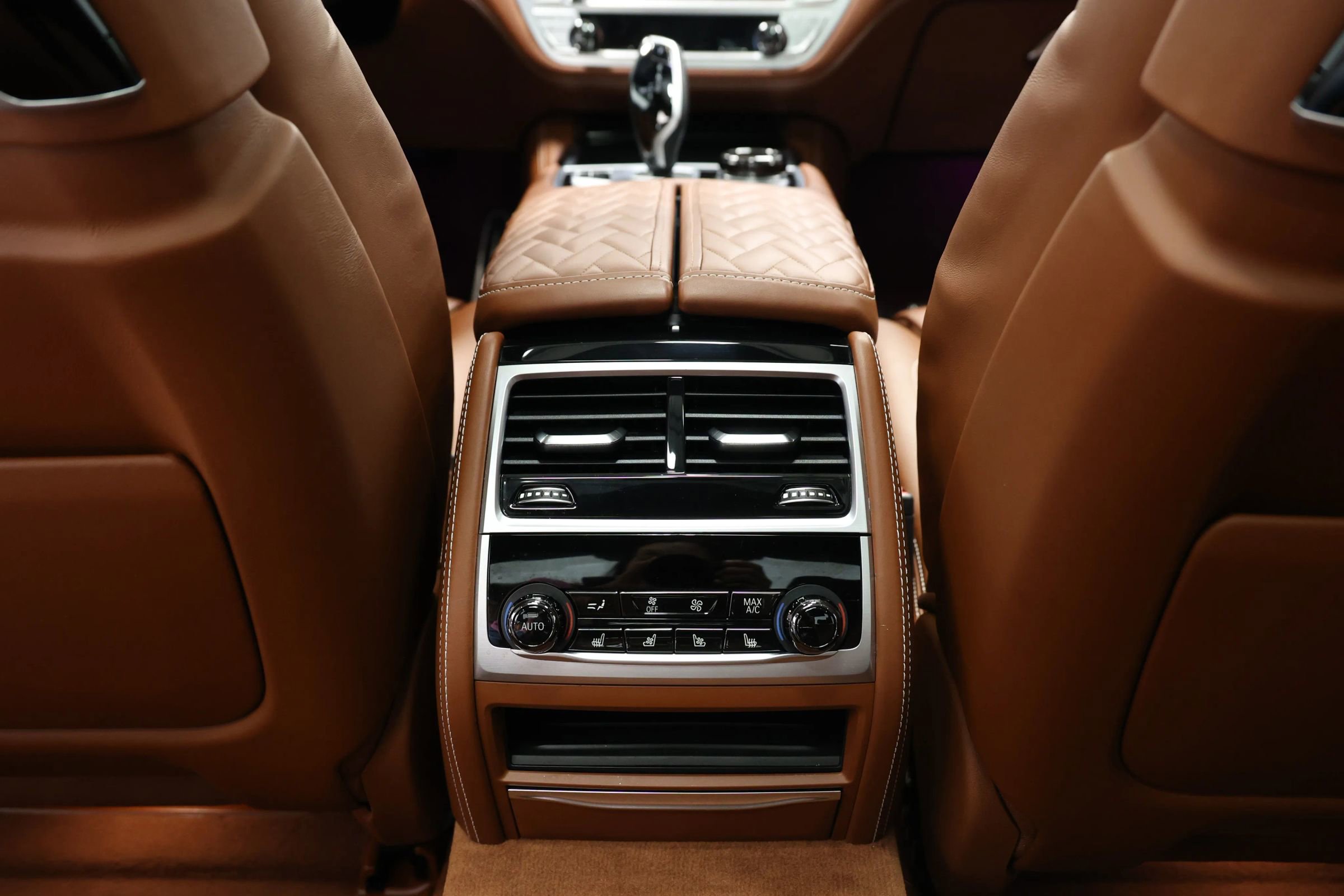 Used 2022 BMW M760i xDrive w/ Luxury Rear Seating Package image 87