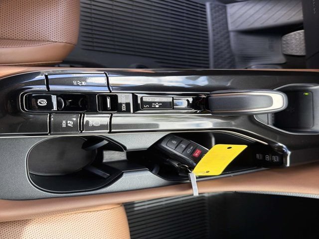 Certified 2025 Toyota Crown Signia AWD/4WD image 30